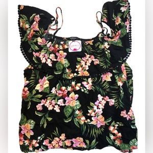 ⭐️NADINE WEST SUMMER TOP W/PEEK-A-BOO SHOULDERS⭐️